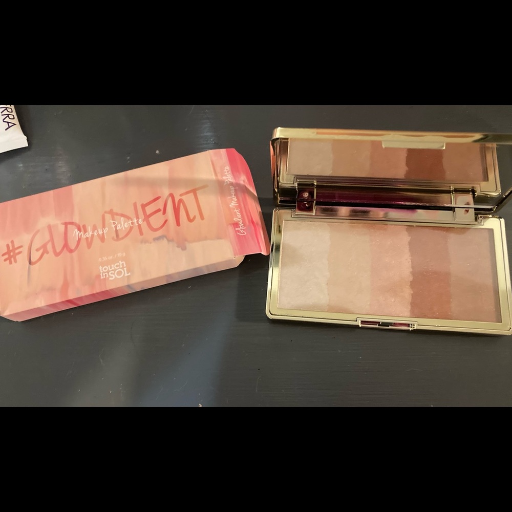 Makeup - Picture 9 of 10